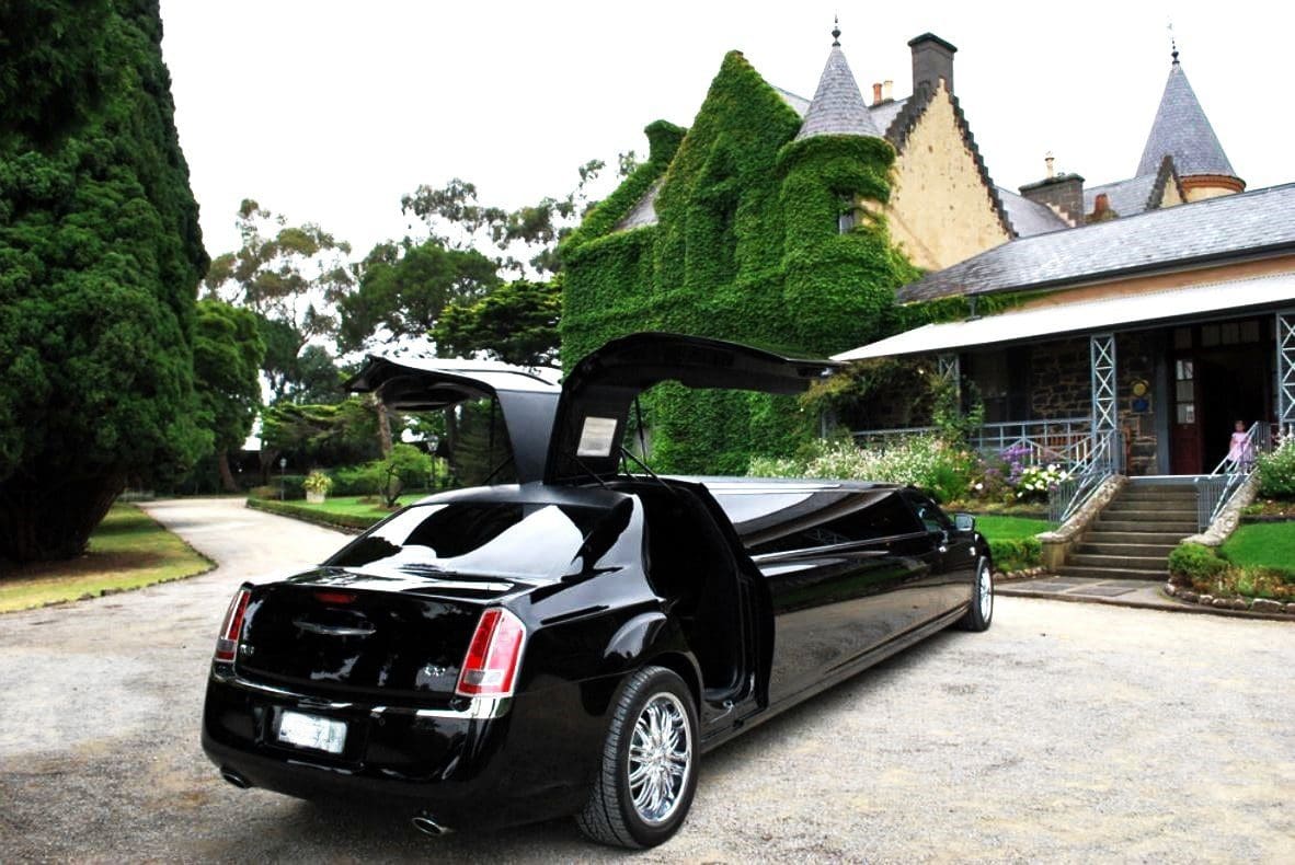 chauffeured cars melbourne Chrysler stretch limousines 11 seater1